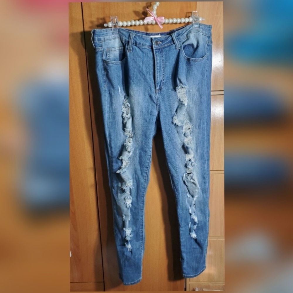 Medium wash distressed Cello Jeans SZ18 Plus
